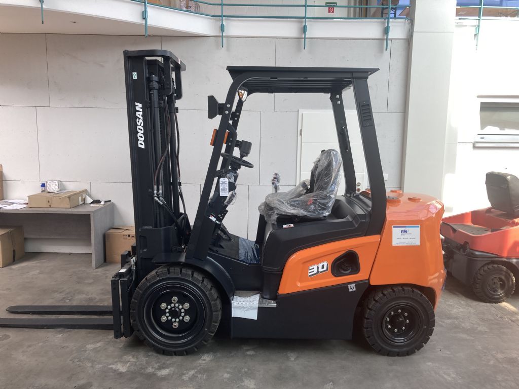 Doosan-D 30 NXP -Dieselstapler-www.forkliftcenter-bremen.de