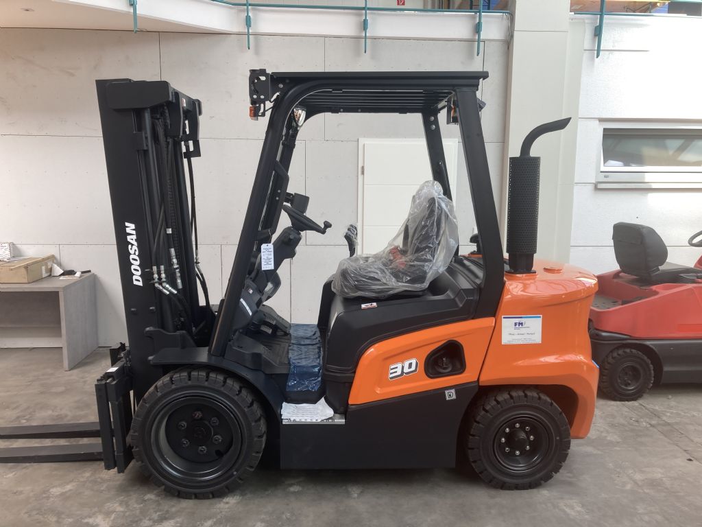 Doosan-D 30 NXS-Diesel Forklift-www.forkliftcenter-bremen.de