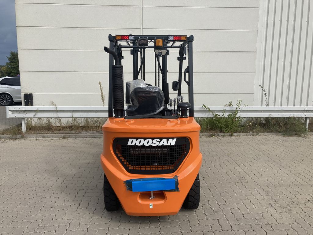 Doosan D 30 NXS Diesel Forklift www.forkliftcenter-bremen.de