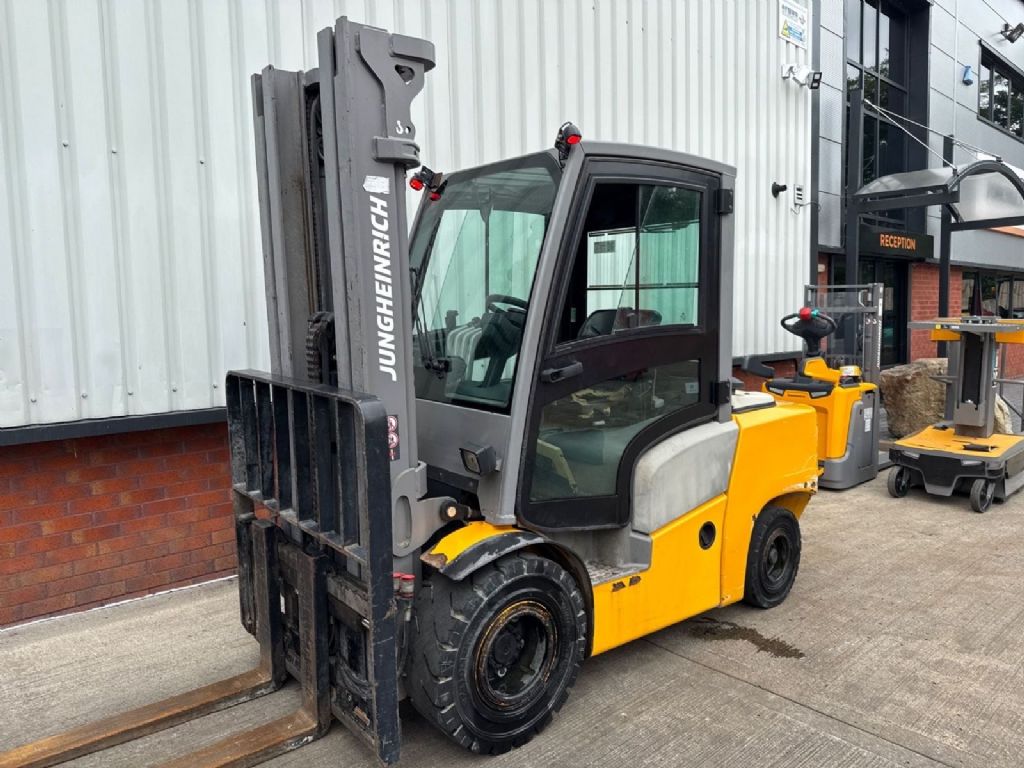 Jungheinrich-DFG 435 / 1552 Std. / Vollkabine-Dieselstapler-www.forkliftcenter-bremen.de