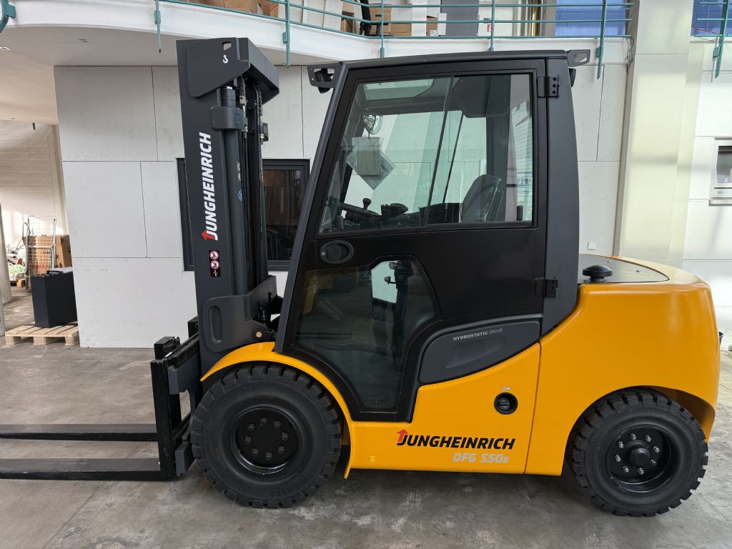 Jungheinrich-DFG 50 S / 2440 Std. / werks�berholt-Dieselstapler-www.forkliftcenter-bremen.de