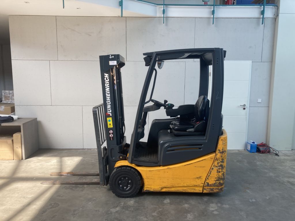 Jungheinrich-EFG 215 / 6605 Std. -Elektro 3 Rad-Stapler-www.forkliftcenter-bremen.de