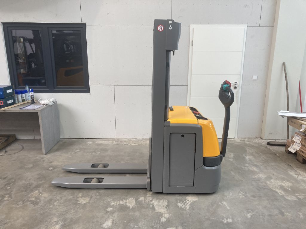 Jungheinrich-EJC 214 / 905 Std. -Hochhubwagen-www.forkliftcenter-bremen.de