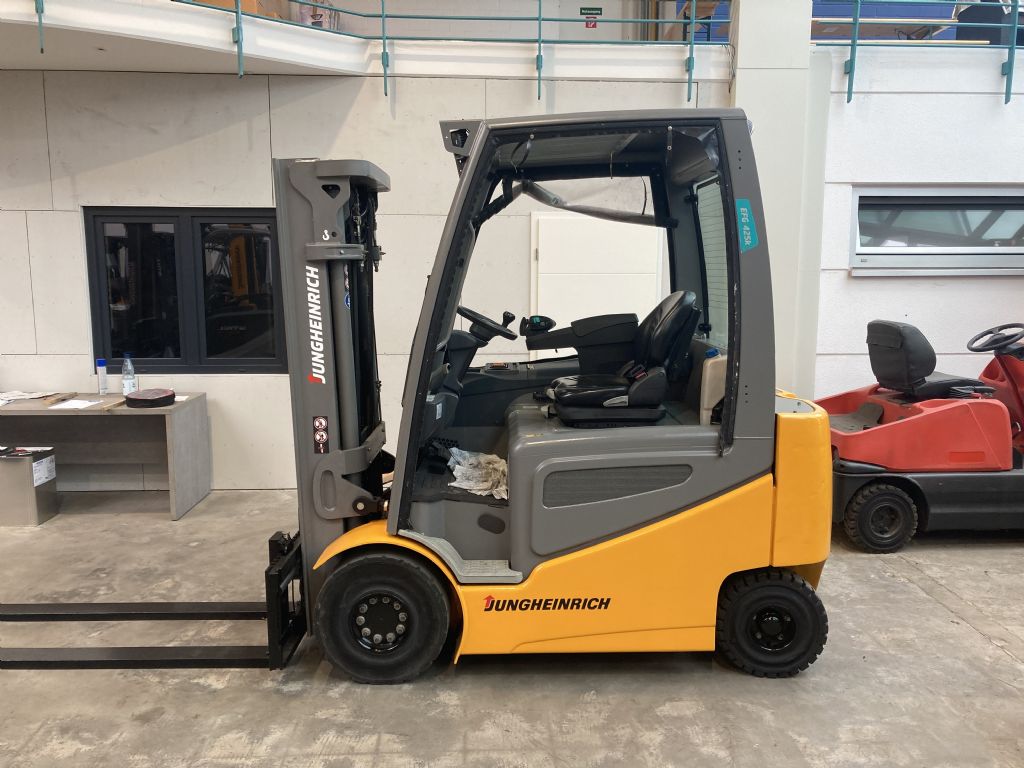 Jungheinrich-EFG 425 K / Batt. 2023 / Containerversion-Elektro 4 Rad-Stapler-www.forkliftcenter-bremen.de