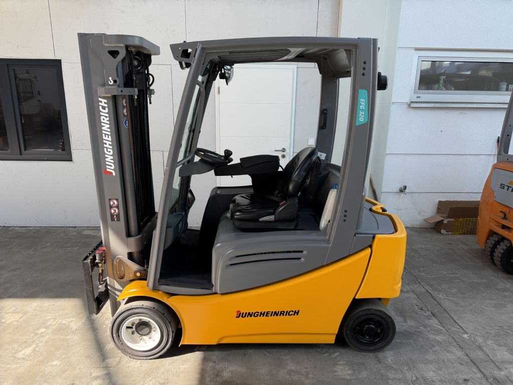 Jungheinrich-EFG 320 / 3856 Std. / Akku 2022 88 % -Elektro 4 Rad-Stapler-www.forkliftcenter-bremen.de
