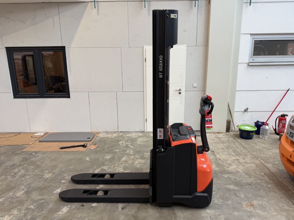 Toyota-SWE 140 / 740 Std. / AKKU NEU-Stoccatore-www.forkliftcenter-bremen.de