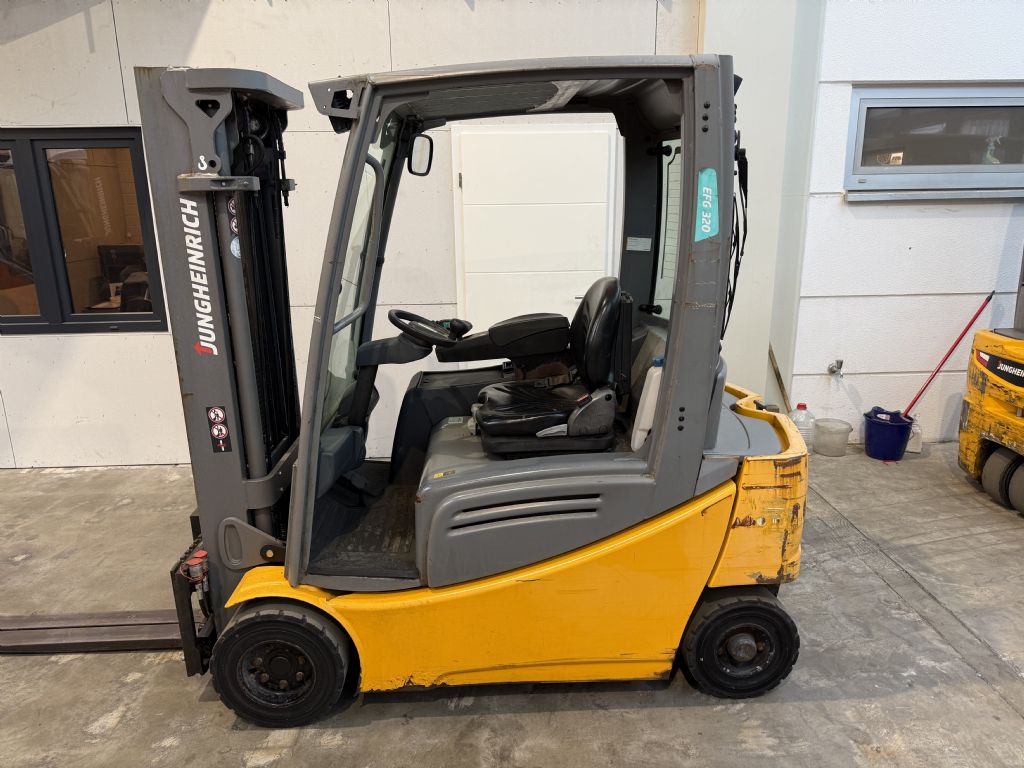Jungheinrich-EFG 320 / 4037 Std. -Elektro 4 Rad-Stapler-www.forkliftcenter-bremen.de