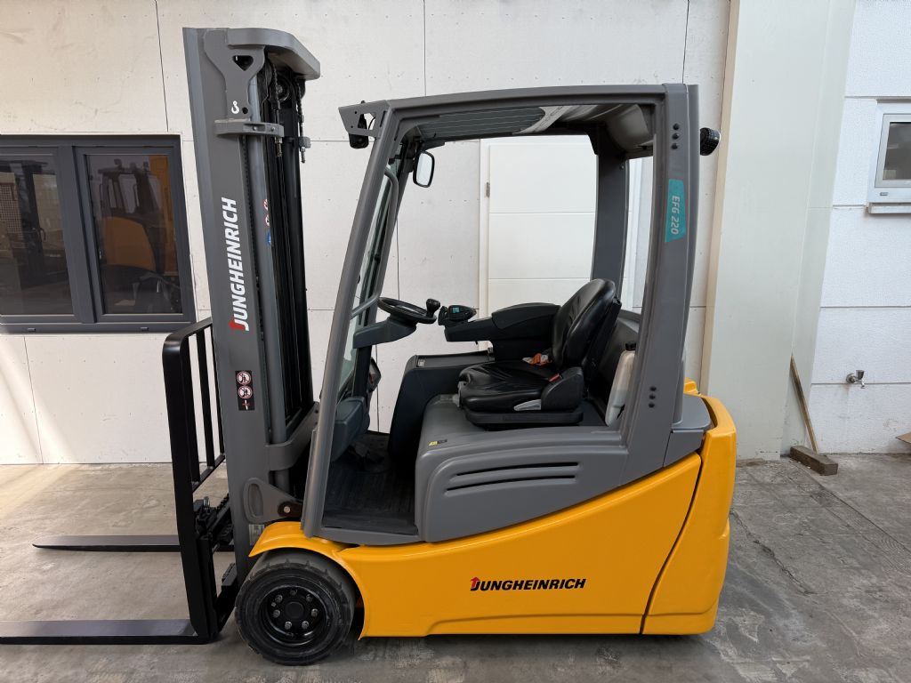 Jungheinrich-EFG 220 / 7158 Std. -Elektro 3 Rad-Stapler-www.forkliftcenter-bremen.de
