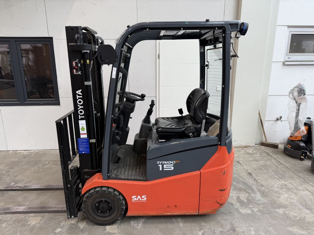 Toyota-7 FBEST 15 / 1890 Std. / Halbkabine-Elektro 3 Rad-Stapler-www.forkliftcenter-bremen.de