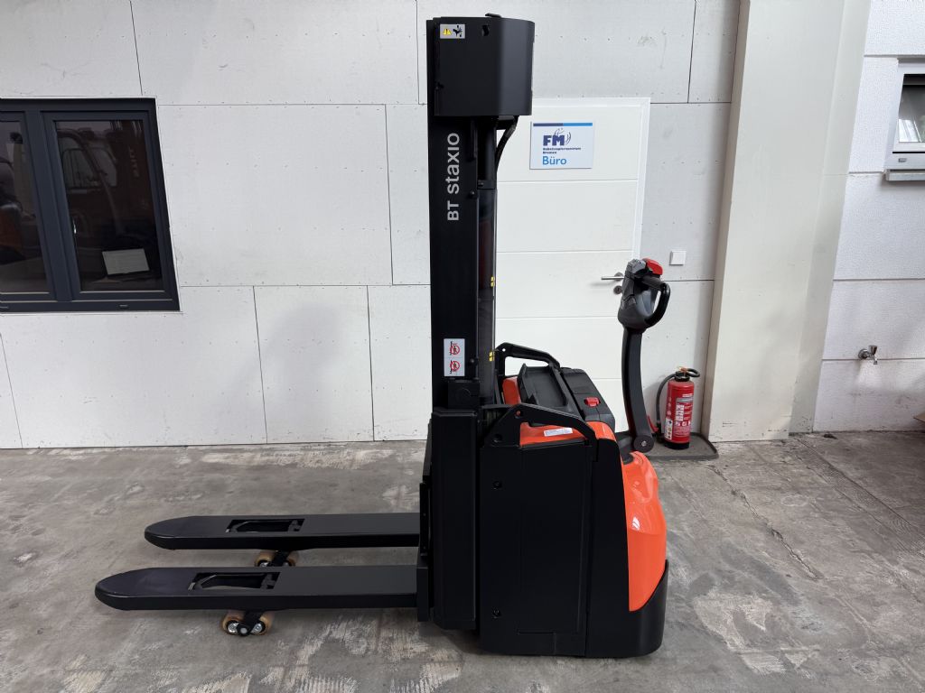 Toyota-SWE 145 L / 1710 Std. / AKKU NEU-Hochhubwagen-www.forkliftcenter-bremen.de