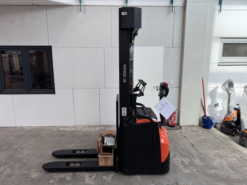 Toyota-SWE 160 / 3 Std. / Demo-Stoccatore-www.forkliftcenter-bremen.de
