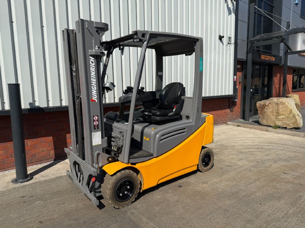 Jungheinrich-EFG 320 / 6062 Std-Elektro 4 Rad-Stapler-www.forkliftcenter-bremen.de