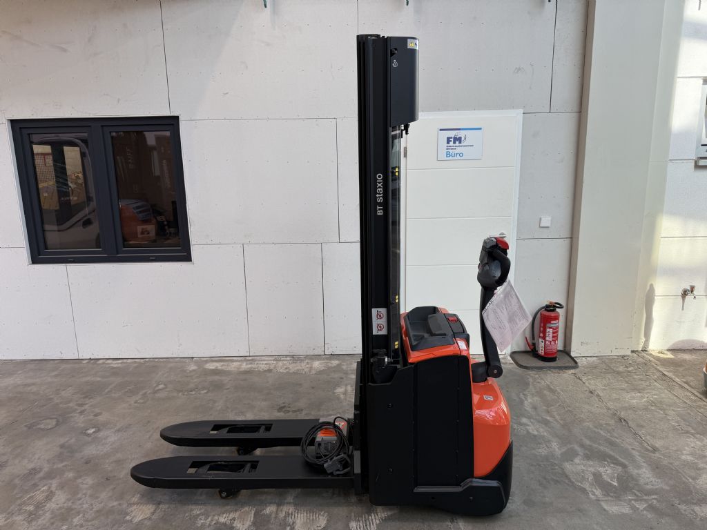 Toyota-SWE 140 L / 2510 Std. / berholt-Hochhubwagen-www.forkliftcenter-bremen.de