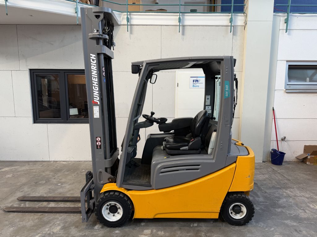 Jungheinrich-EFG 320 / 4586 Std. -Elektro 4 Rad-Stapler-www.forkliftcenter-bremen.de