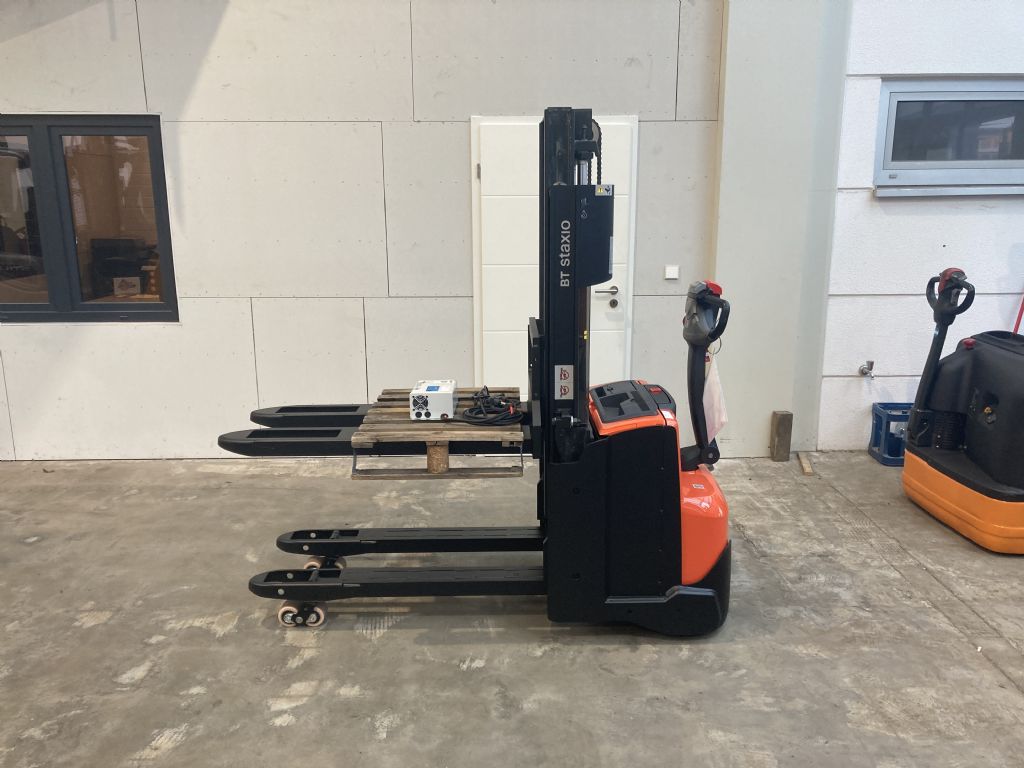 Toyota-SWE 200 D / 1537 Std. / berholt-Doppelstockstapler-www.forkliftcenter-bremen.de