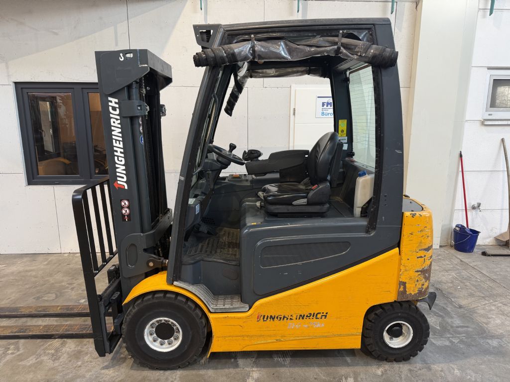 Jungheinrich-EFG 425 / AKKU 2022 / Container Version-Elektro 4 Rad-Stapler-www.forkliftcenter-bremen.de