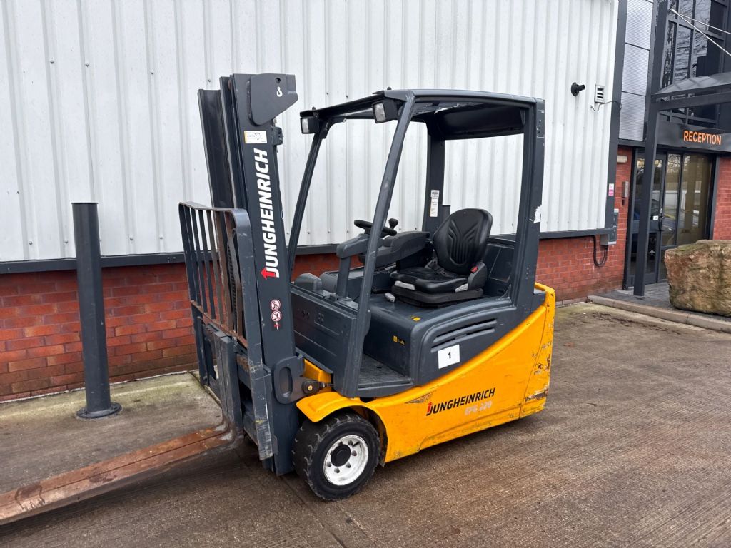 Jungheinrich-EFG 220 / 4298 Std. / AKKU 2018-Elektro 3 Rad-Stapler-www.forkliftcenter-bremen.de