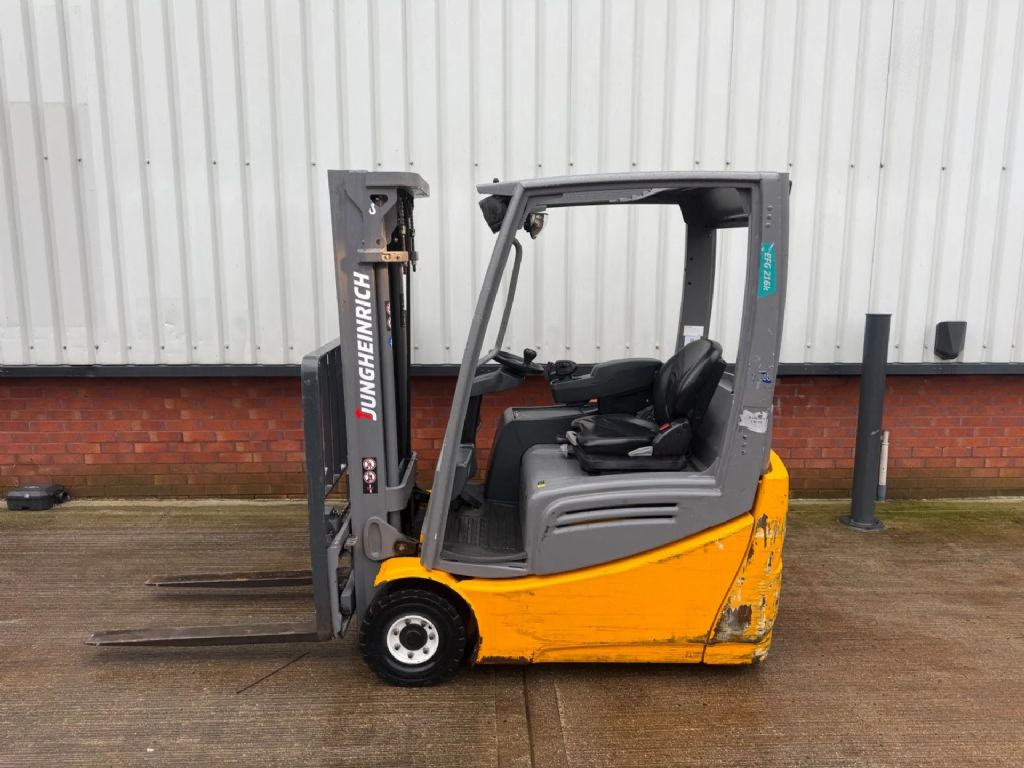 Jungheinrich-EFG 216 k / 3263 Std. / AKKU 2025-Electric 3-wheel forklift-www.forkliftcenter-bremen.de