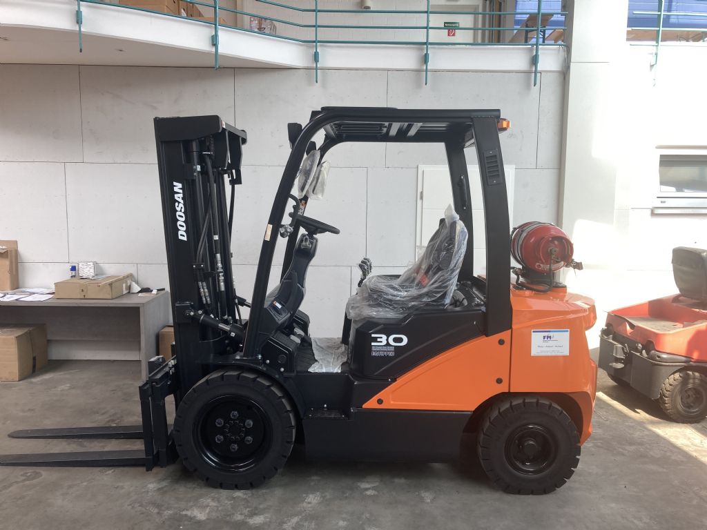 Doosan-G 30 P-7-Treibgasstapler-www.forkliftcenter-bremen.de