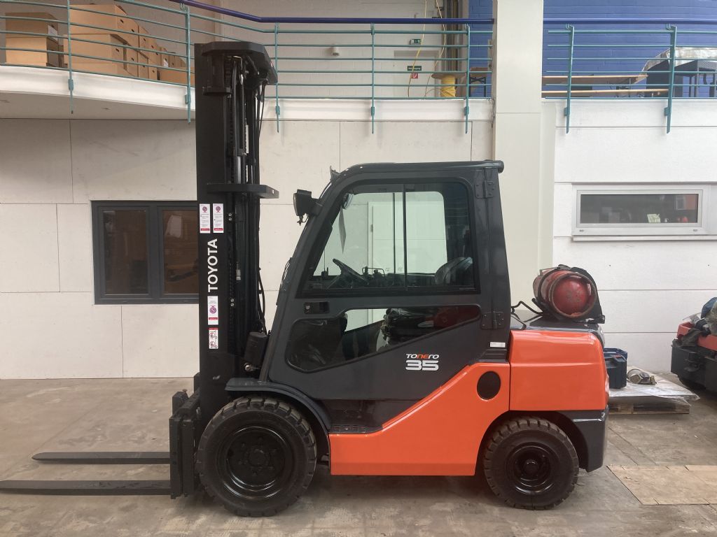 Toyota-02-8 FGF 35 / berholt -Treibgasstapler-www.forkliftcenter-bremen.de