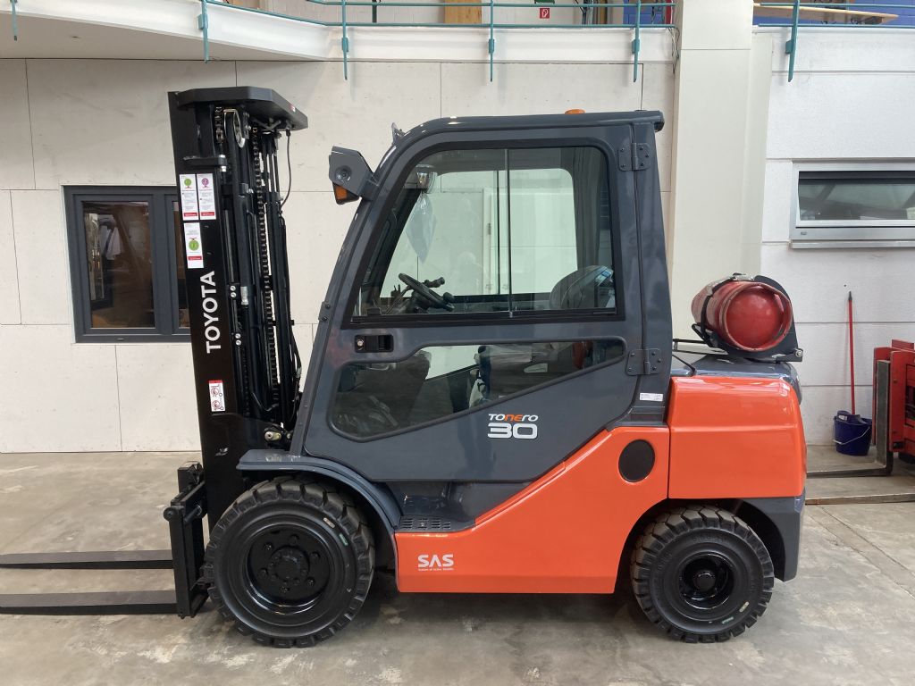 Toyota-02-8 FGF 30 / berholt -LPG Forklifts-www.forkliftcenter-bremen.de