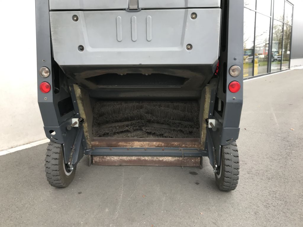 Hako-Jonas 1500EH-Kehrsaugmaschine-www.frenz-gabelstapler.de Hako-Jonas 1500EH-Kehrsaugmaschine-www.frenz-gabelstapler.de