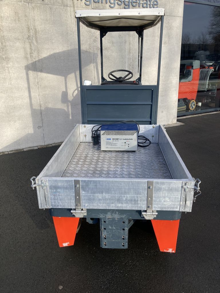 Hako-Sherpa 3000 T8-Kehrsaugmaschine-www.frenz-gabelstapler.de Hako-Sherpa 3000 T8-Kehrsaugmaschine-www.frenz-gabelstapler.de