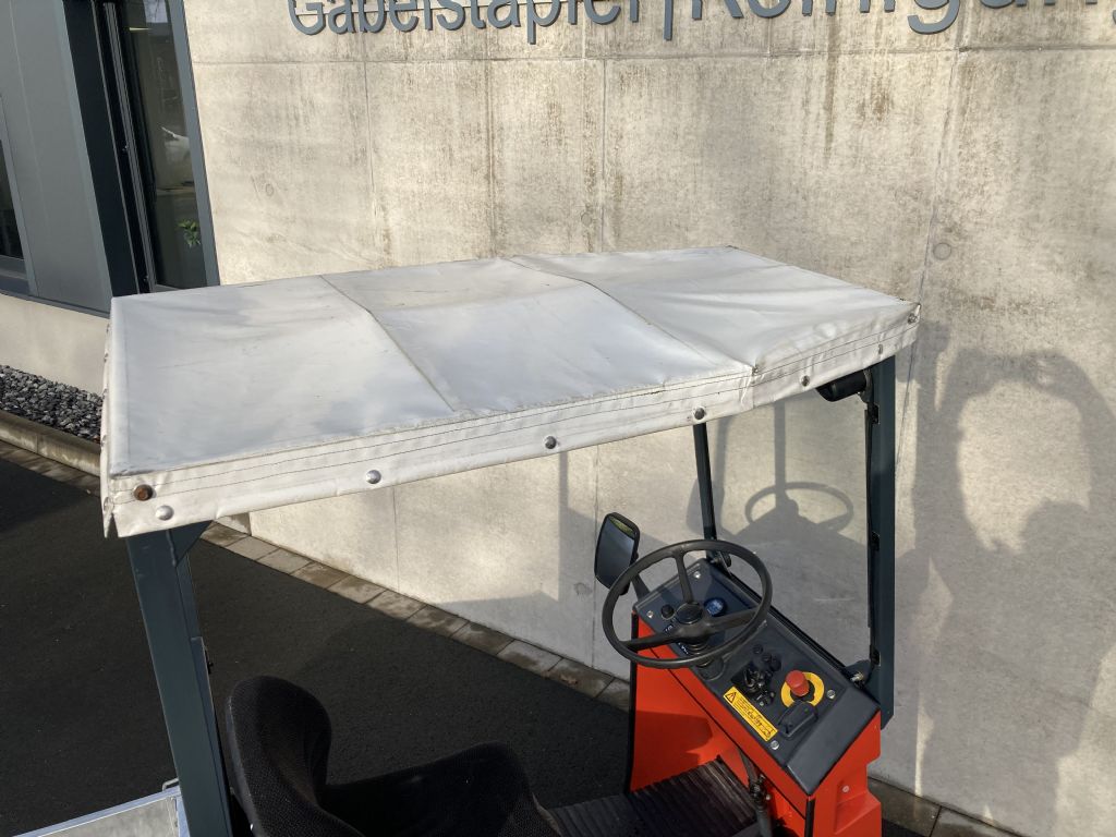 Hako-Sherpa 3000 T8-Kehrsaugmaschine-www.frenz-gabelstapler.de Hako-Sherpa 3000 T8-Kehrsaugmaschine-www.frenz-gabelstapler.de