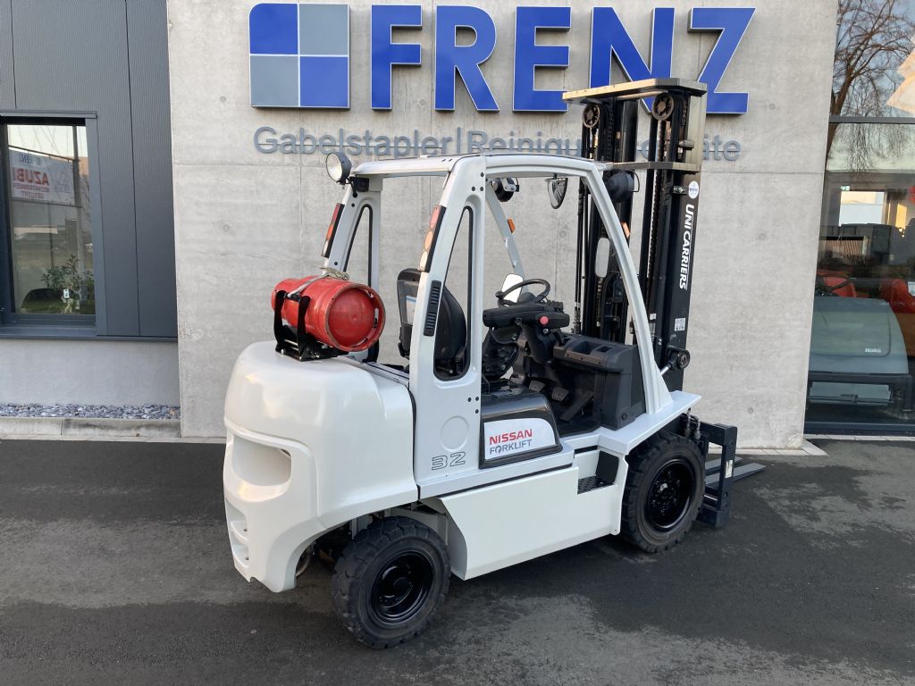 UniCarriers-UG1D2A32LQ-Treibgasstapler-www.frenz-gabelstapler.de UniCarriers-UG1D2A32LQ-Treibgasstapler-www.frenz-gabelstapler.de
