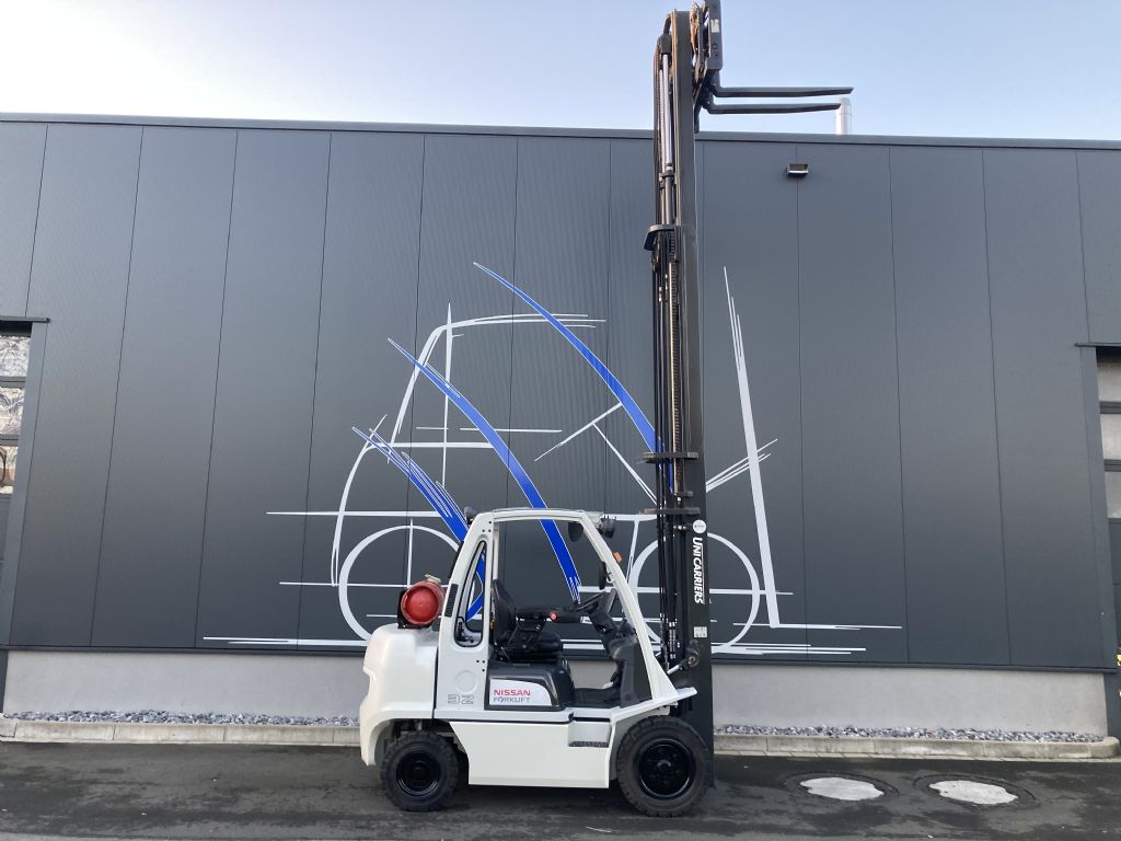 UniCarriers-UG1D2A32LQ-Treibgasstapler-www.frenz-gabelstapler.de UniCarriers-UG1D2A32LQ-Treibgasstapler-www.frenz-gabelstapler.de