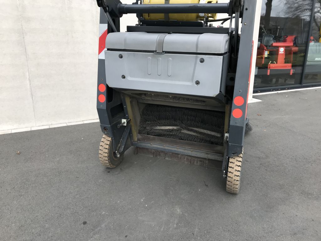 Hako-Jonas1500V-Kehrsaugmaschine-www.frenz-gabelstapler.de