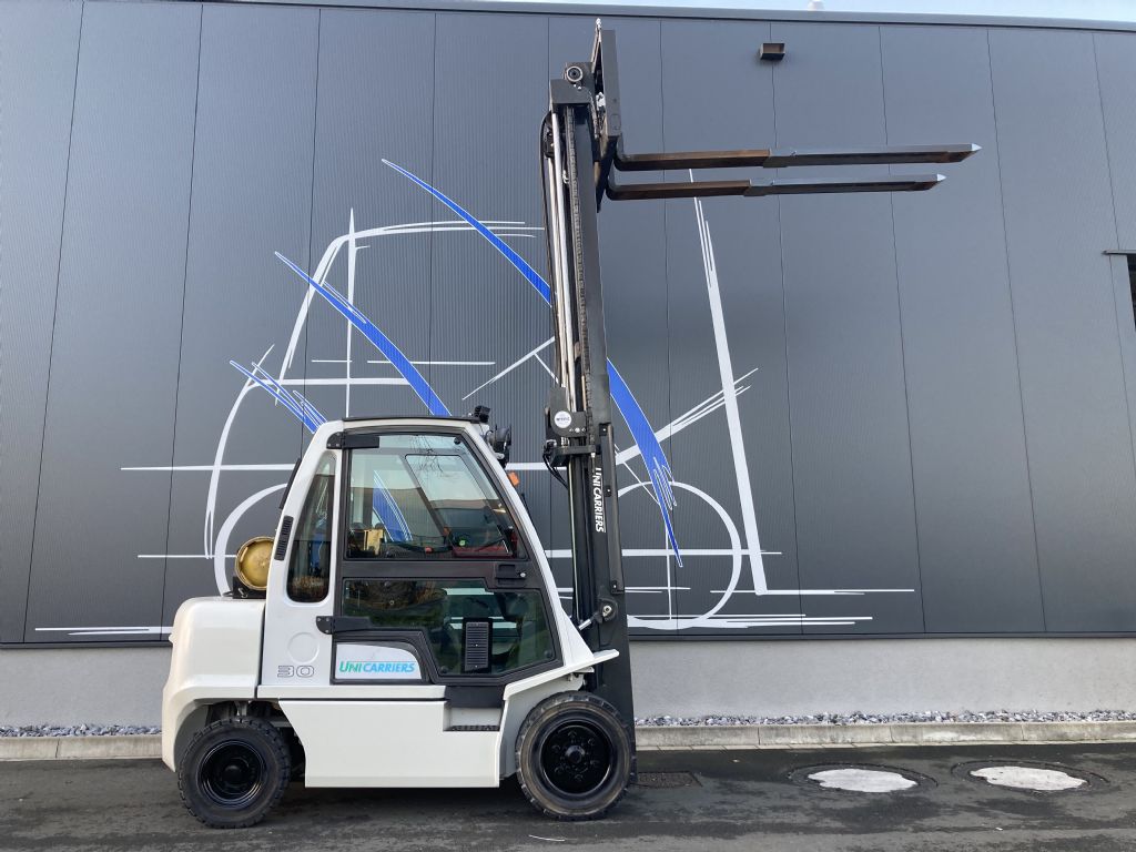 UniCarriers-UG1D2A30LQ-Treibgasstapler-www.frenz-gabelstapler.de UniCarriers-UG1D2A30LQ-Treibgasstapler-www.frenz-gabelstapler.de