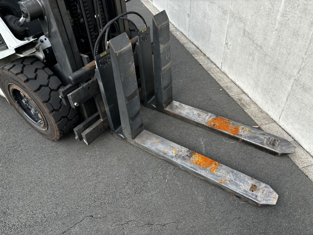 UniCarriers-UG1D2A30LQ-Treibgasstapler-www.frenz-gabelstapler.de UniCarriers-UG1D2A30LQ-Treibgasstapler-www.frenz-gabelstapler.de