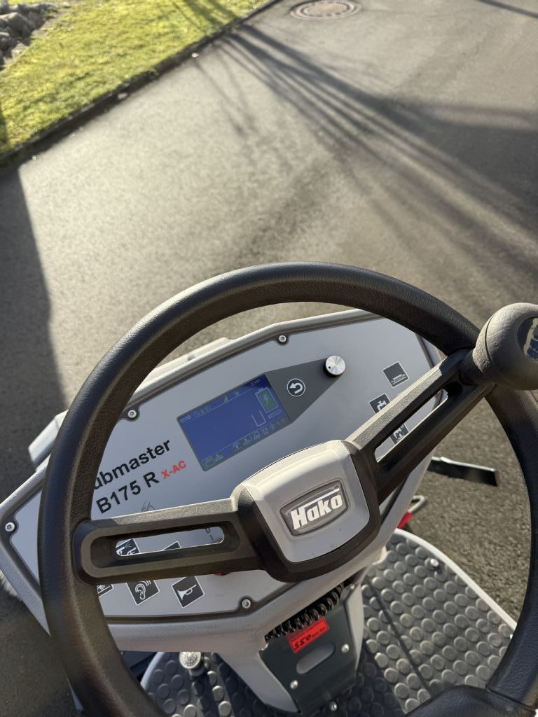 Hako-Scrubmaster B175R X-AC TB900-Kehrsaugmaschine-www.frenz-gabelstapler.de