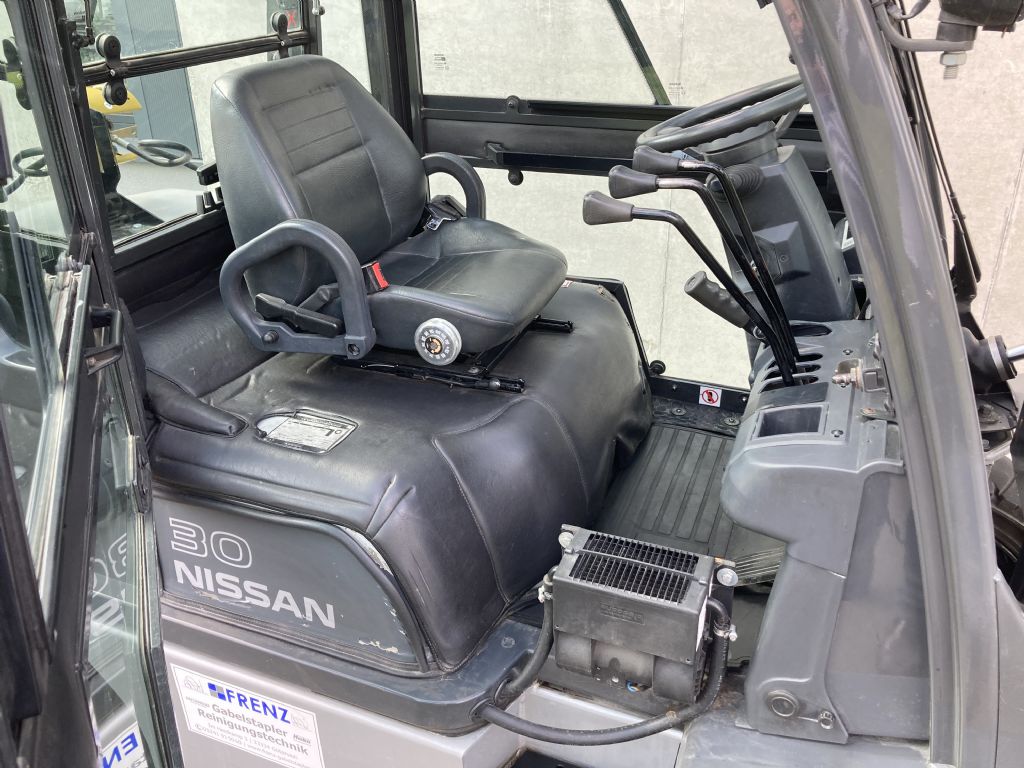 Nissan-DX30-Treibgasstapler-www.frenz-gabelstapler.de