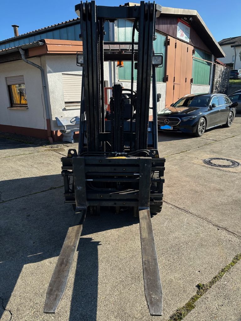 Toyota 8FBMT25 Elektro 4 Rad-Stapler gfg-gabelstapler.de