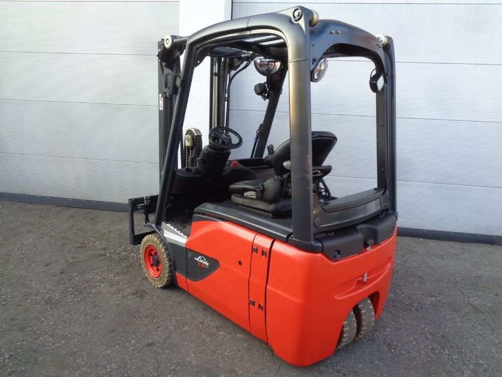 Linde-E16-02-Elektro 3 Rad-Stapler www.gabelstapler-graf.de