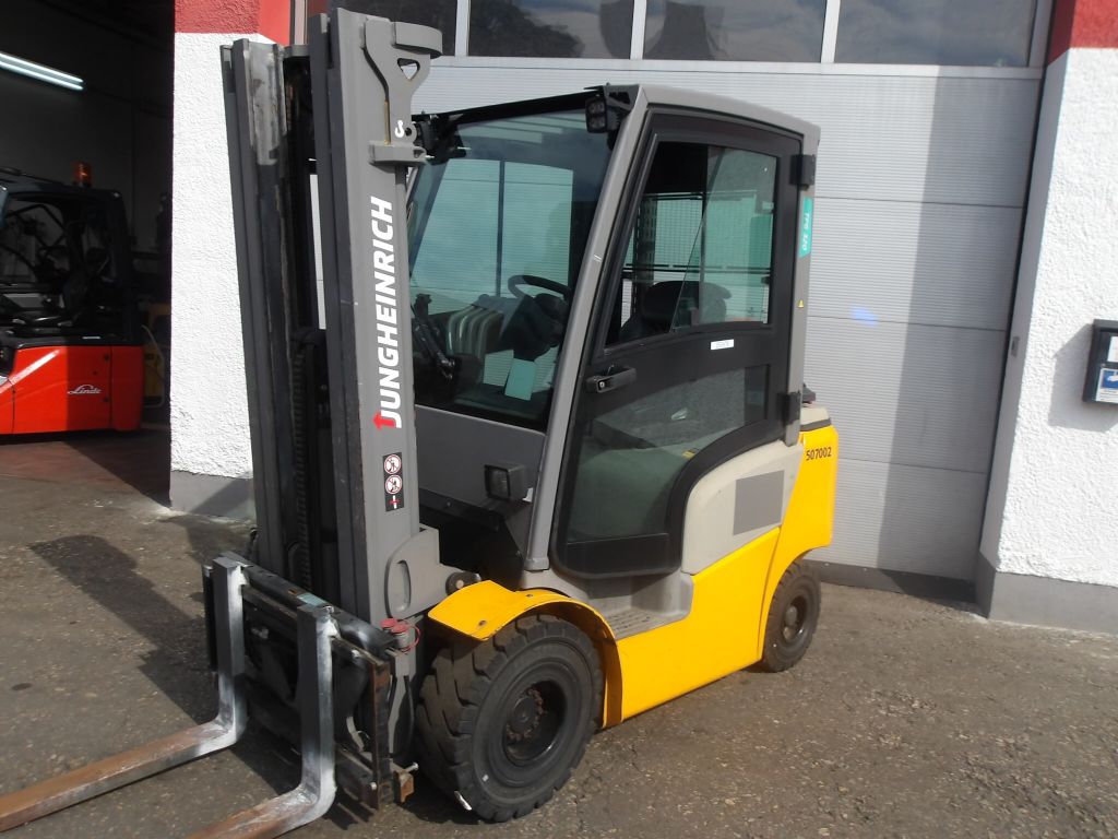 Jungheinrich-TFG 320-Treibgasstapler www.gabelstapler-graf.de