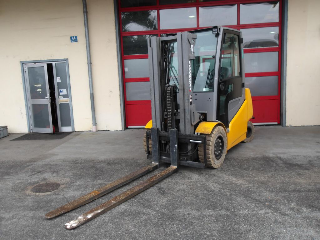 Jungheinrich-EFG 535ks-Elektro 4 Rad-Stapler www.graf-stapler.de