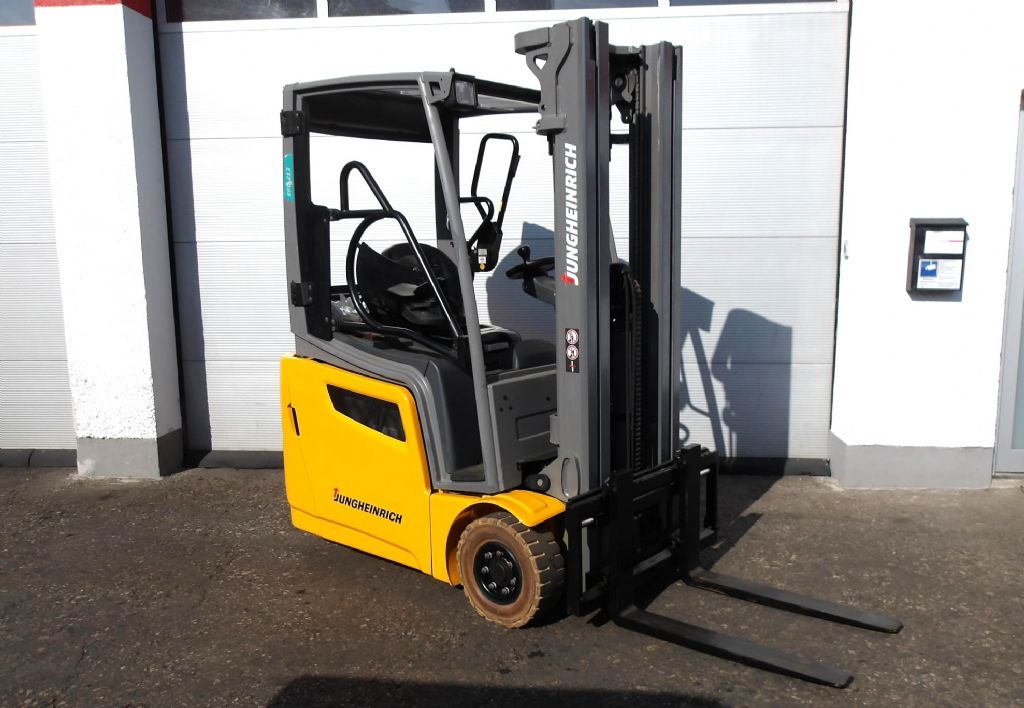 Jungheinrich-EFG213-Elektro 3 Rad-Stapler www.gabelstapler-graf.de