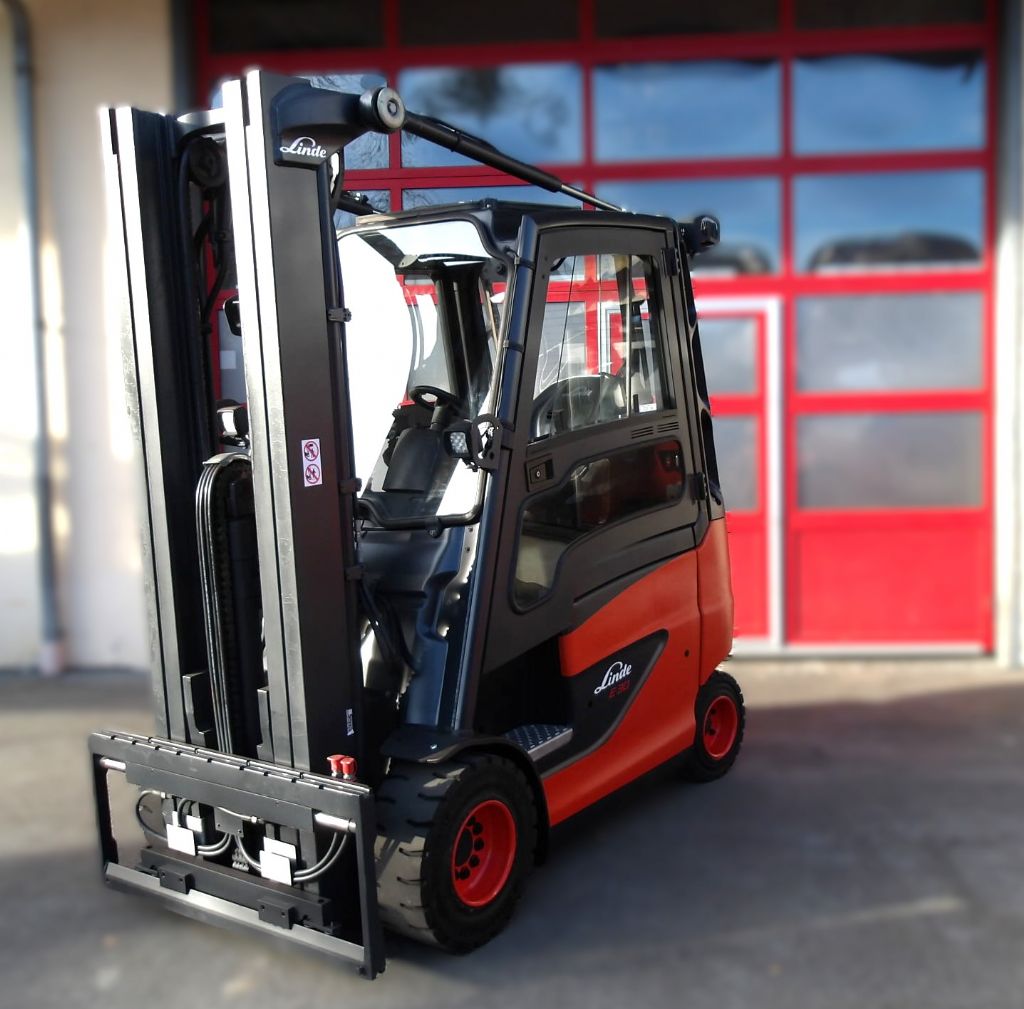Linde-E30H-01/600-Elektro 4 Rad-Stapler www.gabelstapler-graf.de
