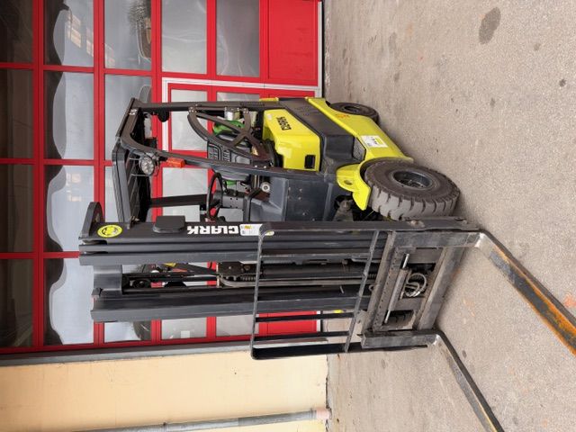 Clark-C15L-Treibgasstapler www.gabelstapler-graf.de