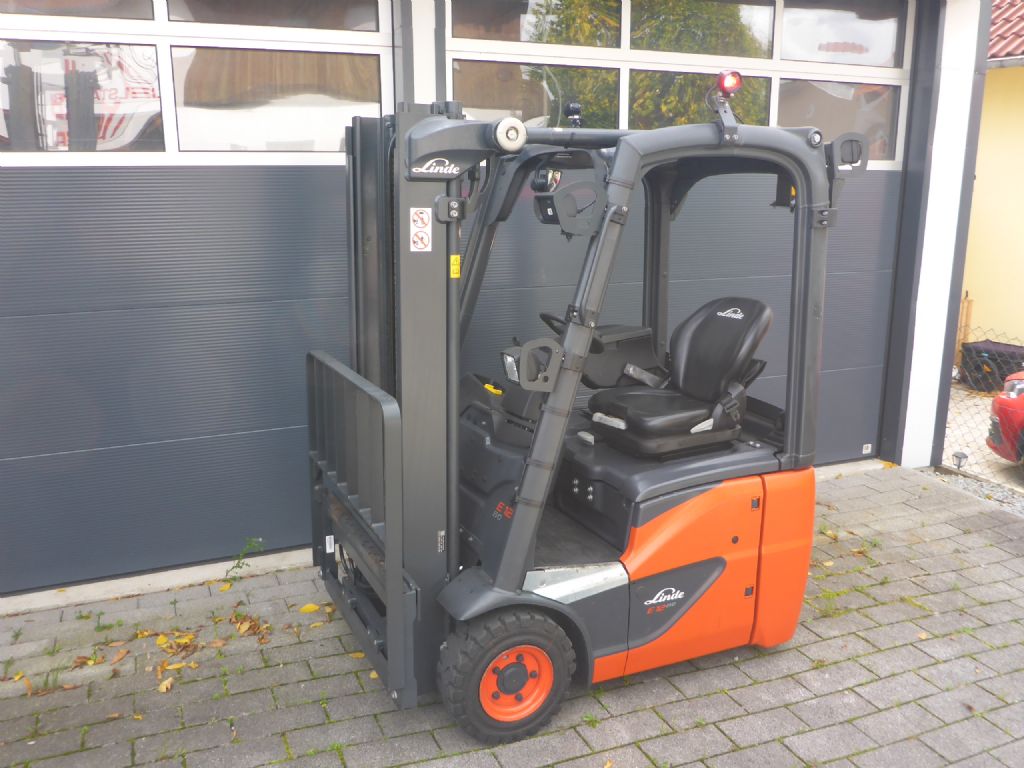 Linde-E12-Elektro 3 Rad-Stapler-www.stapler-graf.de