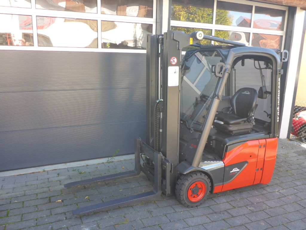 Linde-E15-Elektro 3 Rad-Stapler-www.stapler-graf.de