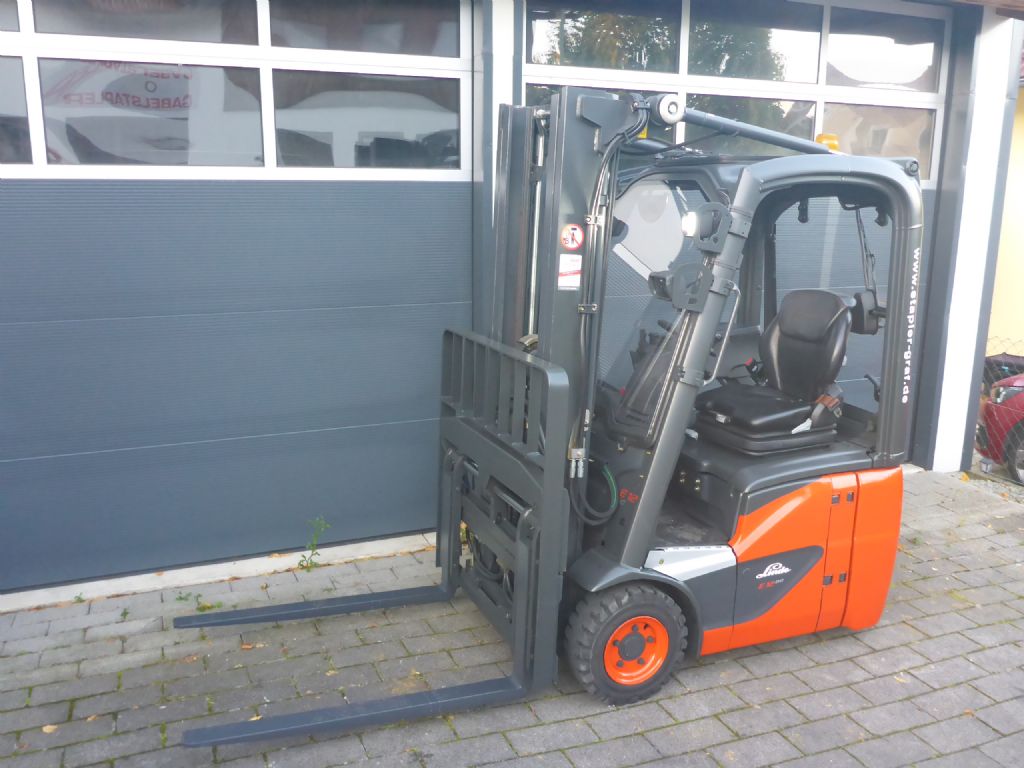 Linde-E12-Elektro 3 Rad-Stapler-www.stapler-graf.de