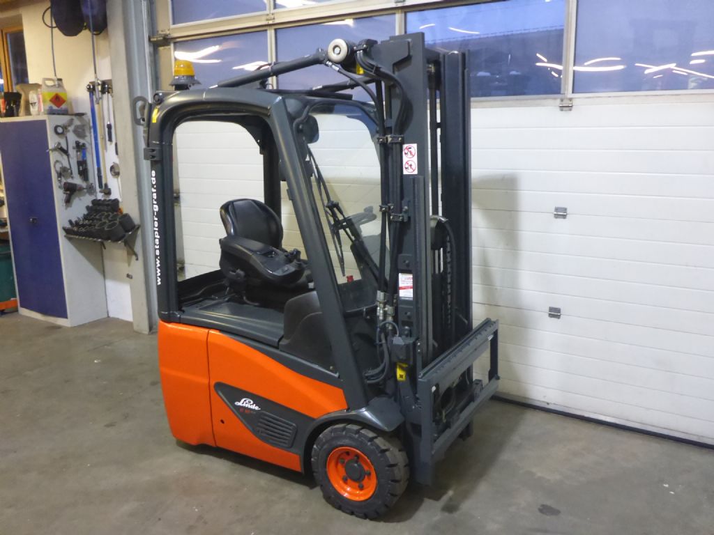 Linde-E12-Elektro 3 Rad-Stapler-www.stapler-graf.de