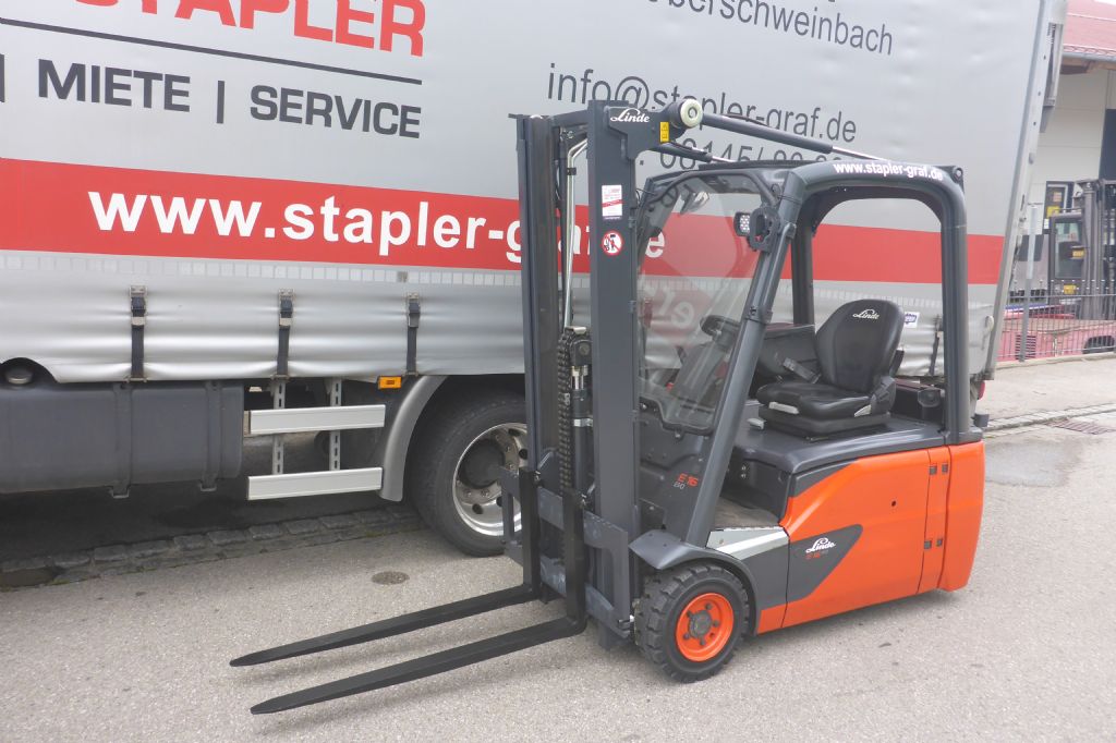 Linde-E16L-Elektro 3 Rad-Stapler-www.stapler-graf.de