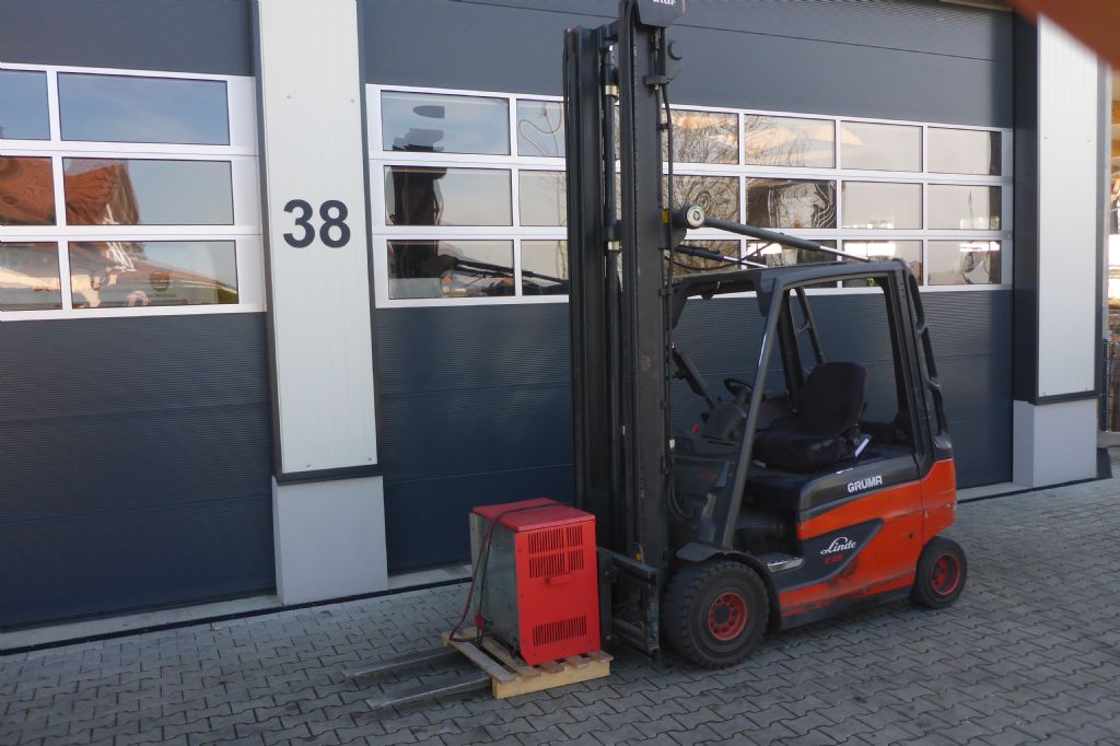 Linde-E25-Elektro 4 Rad-Stapler-www.stapler-graf.de