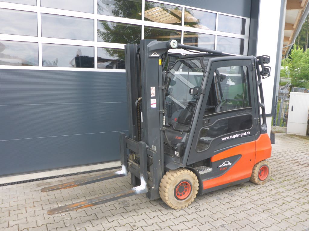 Linde-E30-Elektro 4 Rad-Stapler-www.stapler-graf.de
