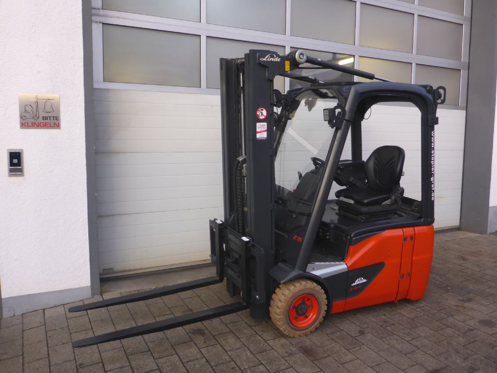 Linde-E15-Elektro 3 Rad-Stapler-www.stapler-graf.de